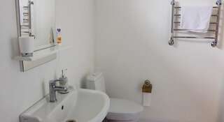 Гостиница Арт-хостел «Sherlock Homes» Краснодар Семейный номер с общей ванной комнатой-2