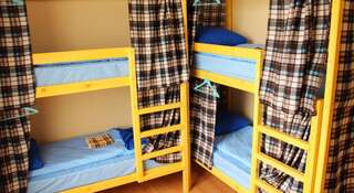 Гостиница Арт-хостел «Sherlock Homes» Краснодар Спальное место на двухъярусной кровати в общем номере для мужчин-1