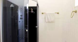 Гостиница Арт-хостел «Sherlock Homes» Краснодар Семейный номер с общей ванной комнатой-3