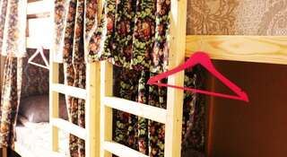 Гостиница Арт-хостел «Sherlock Homes» Краснодар Спальное место на двухъярусной кровати в общем номере для женщин-2